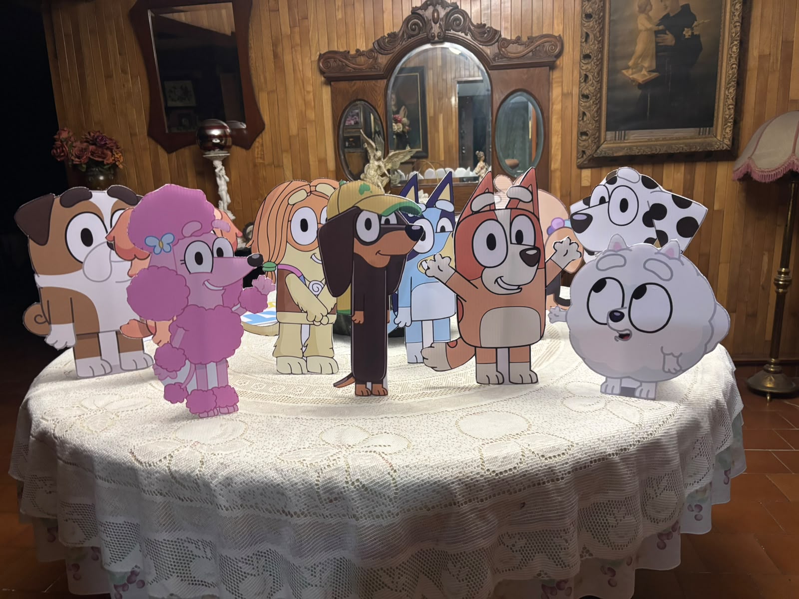 Figuras personalizadas de personajes impresas en coroplast